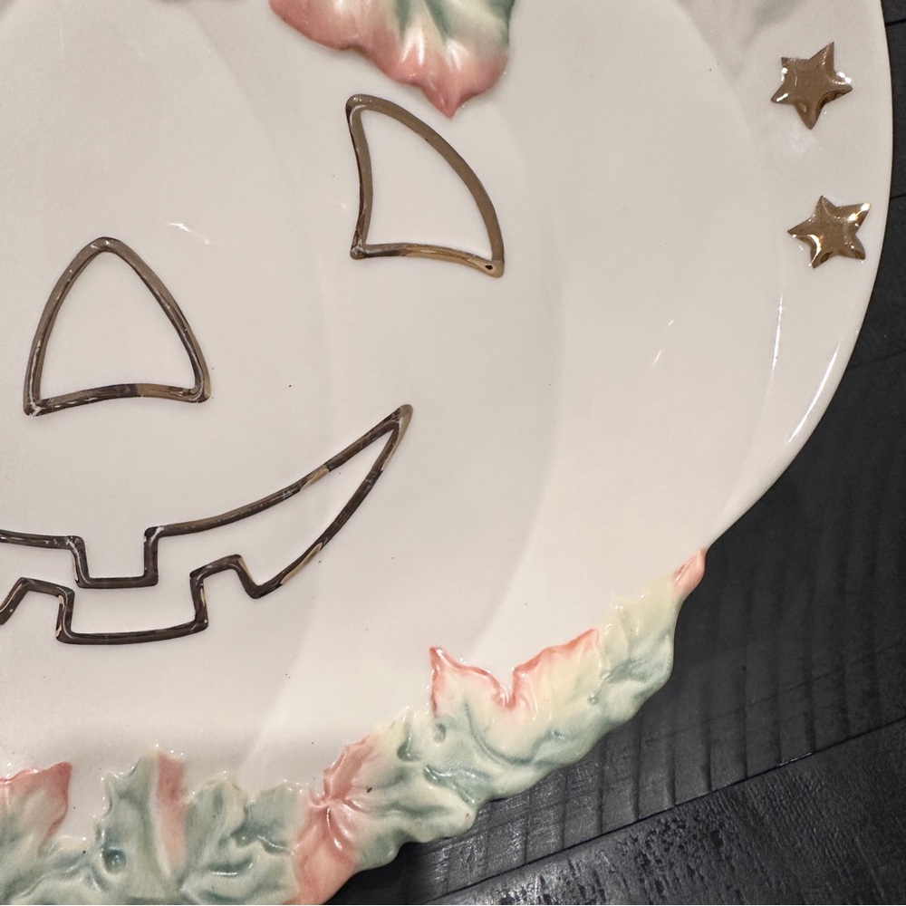 Lenox Ceramic Halloween Jack-O-Lantern Plate with Gold and Cream Accents - Picture 9 of 16